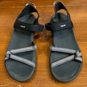 Teva, ladies 9.5 Black and Gray Strappy Sandals
